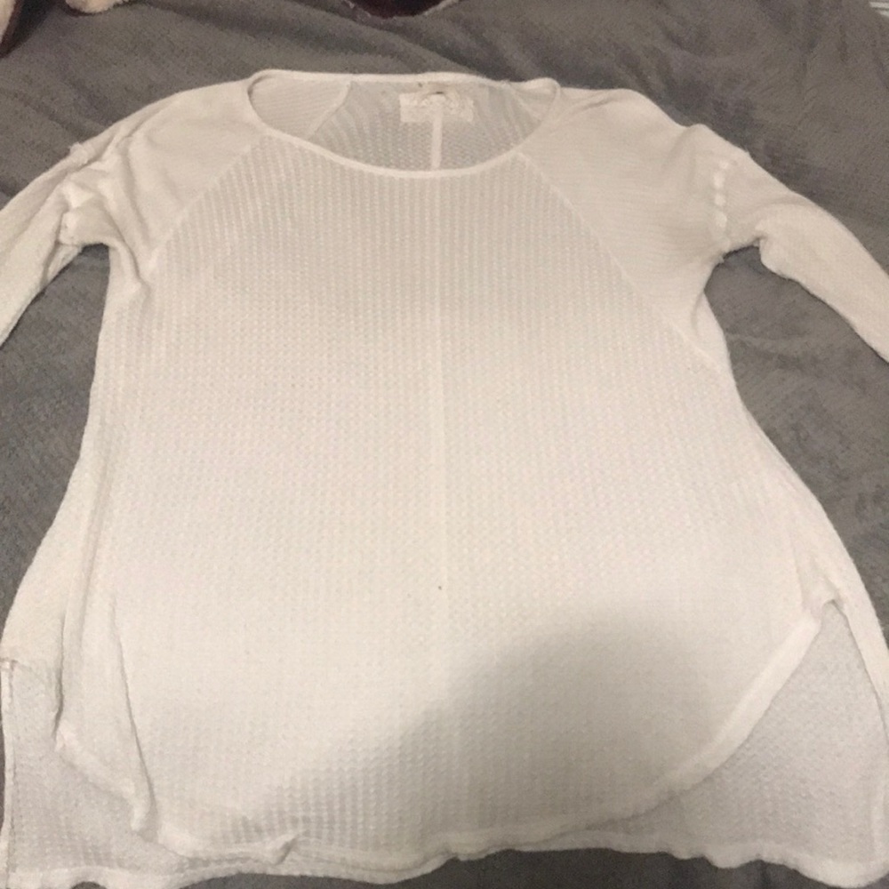 Long sleeved white basic tee